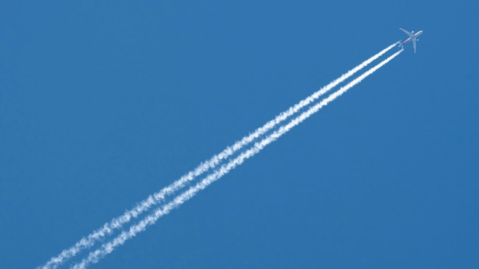 How AI Forecasting Could Cut Aviation's Hidden Climate Cost