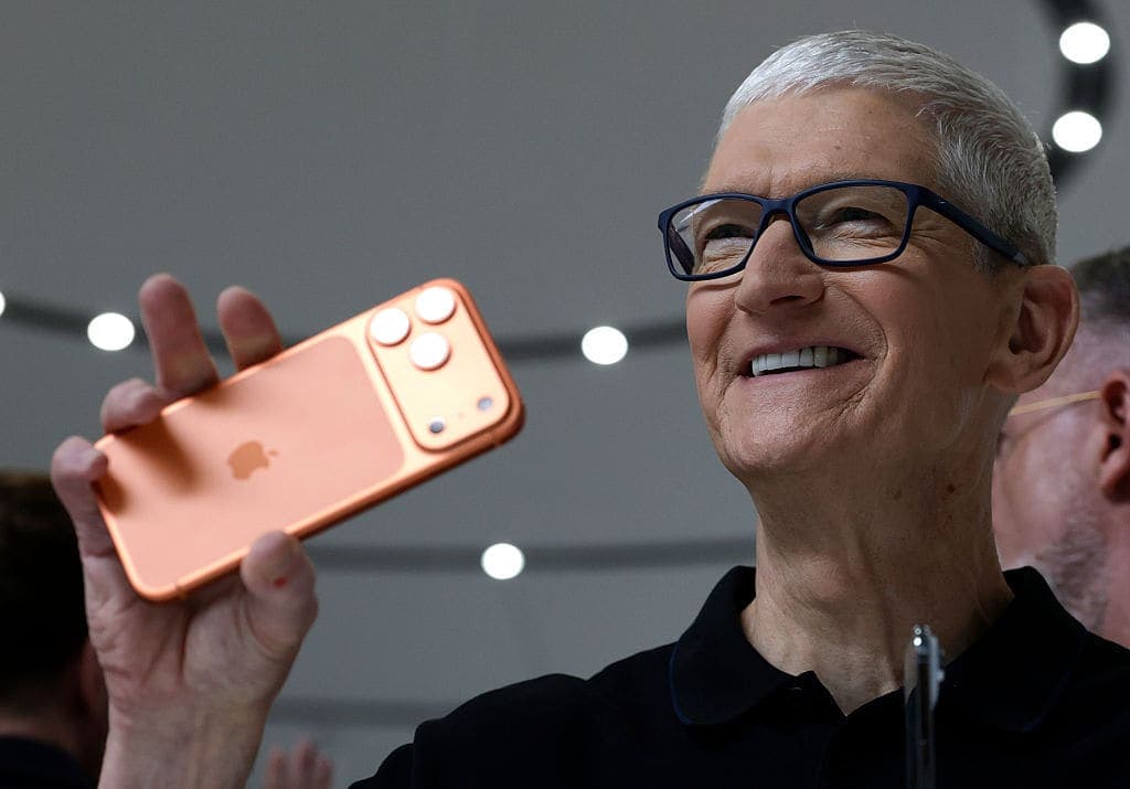 Apple Quietly Ships the Smarter iPhone