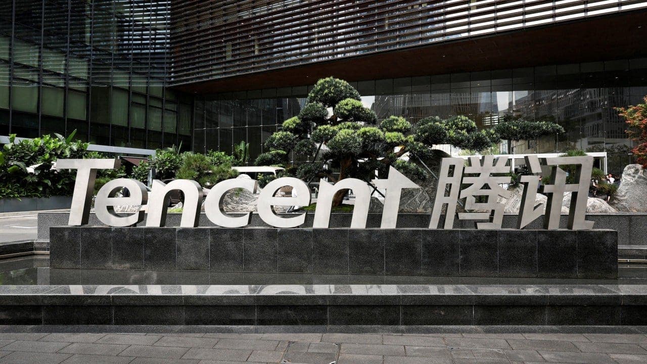 China's AI Talent War Shifts to Customer-Facing Engineers
