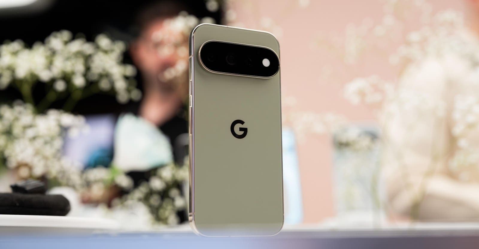 Google Locks Camera Looks Behind Pixel 11 Hardware