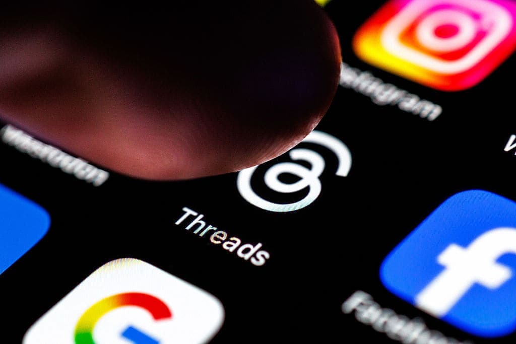 Meta Brings AI Chatbot Into Threads Direct Messages