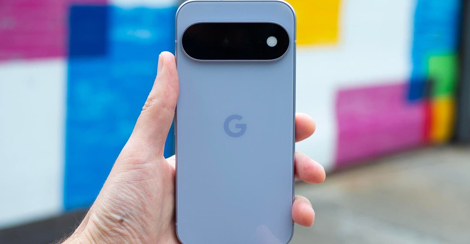 The Pixel 11 Makes a Case for the Middle Ground