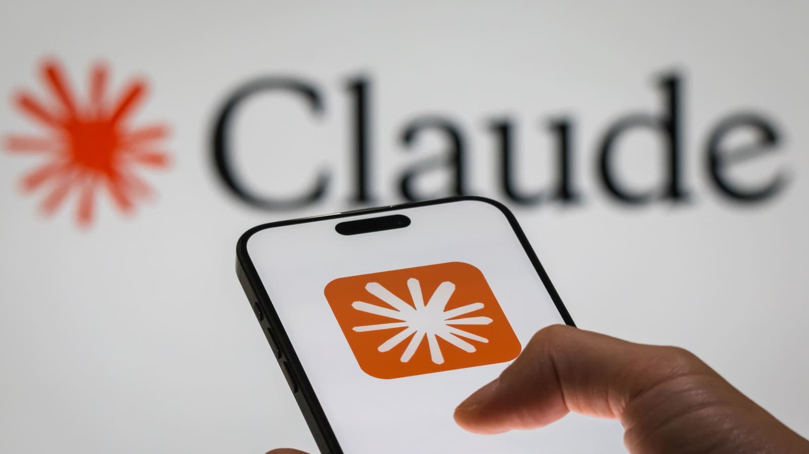 Anthropic Embeds Invisible Signatures in Claude Output to Meet AI Act Requirements