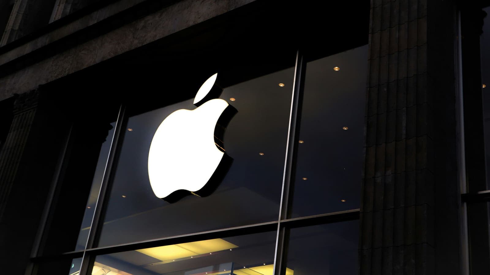 Apple Eyes Chip Acquisitions as In-House Servers Stumble on AI Workloads