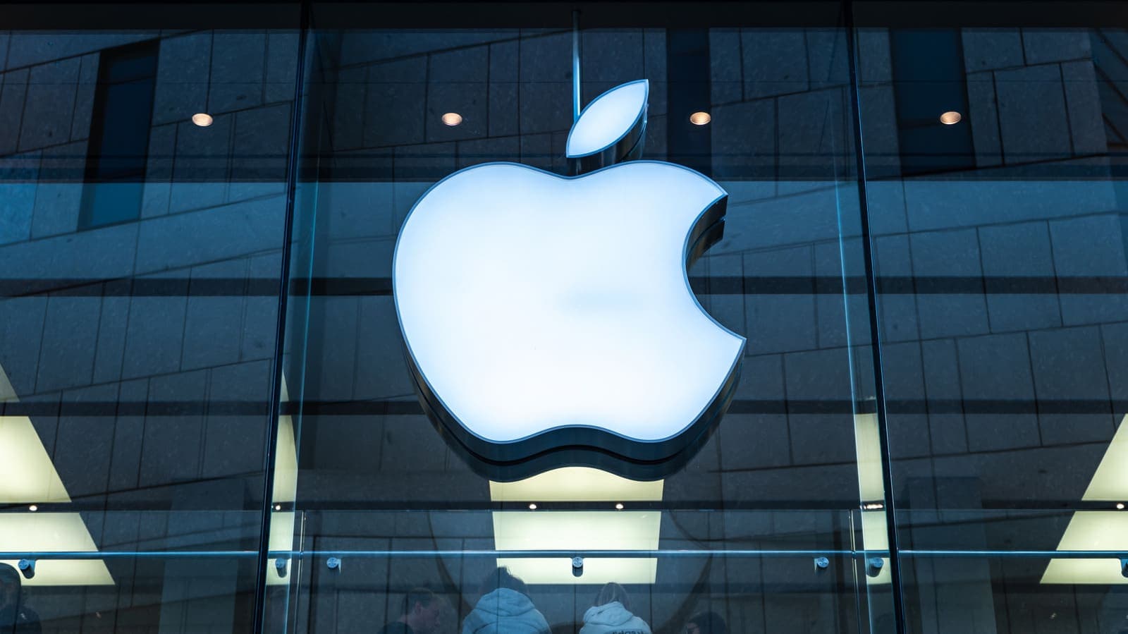 Apple Seeks Pentagon Waiver to Buy Memory Chips From Blacklisted Chinese Manufacturer