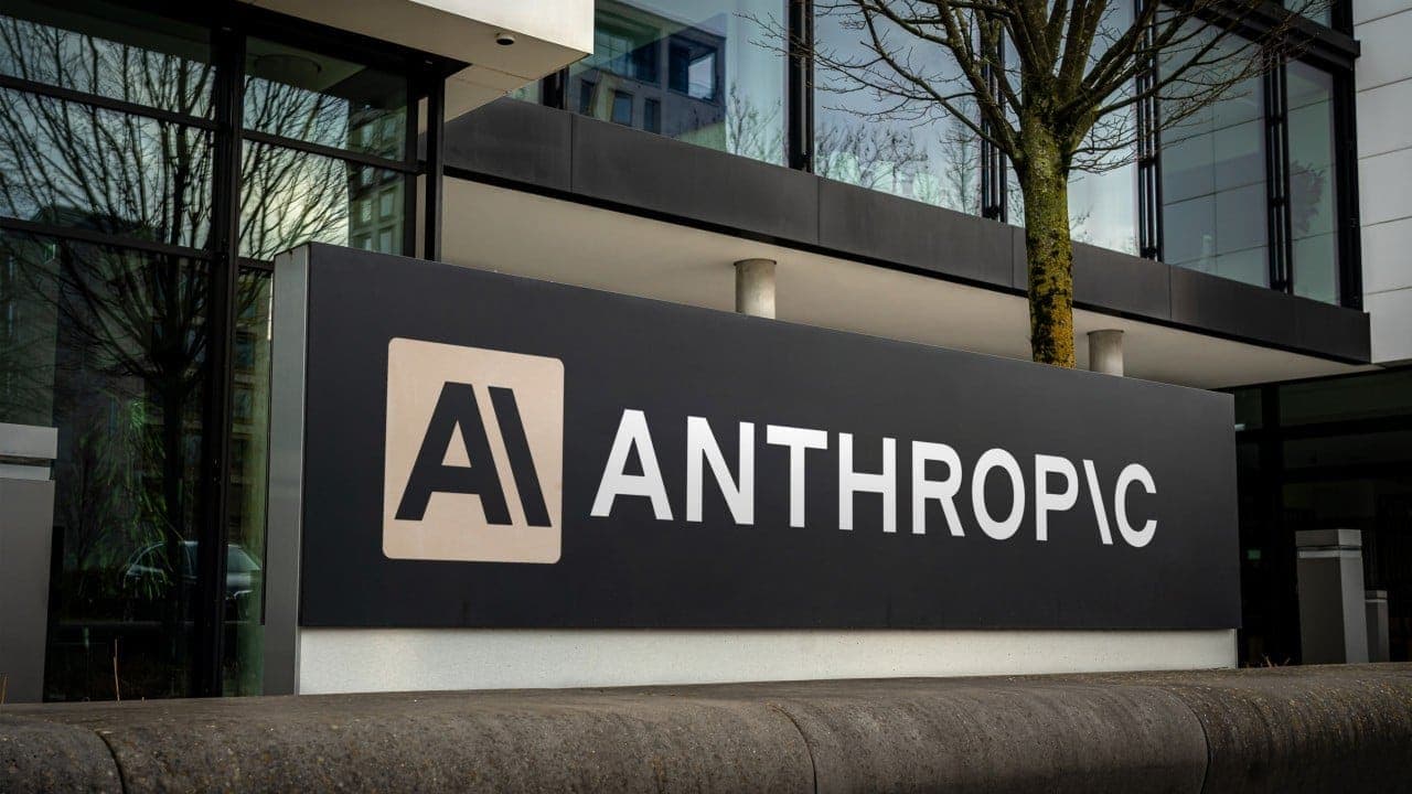 Chinese AI Models Cast Long Shadow Over Anthropic's IPO Ambitions