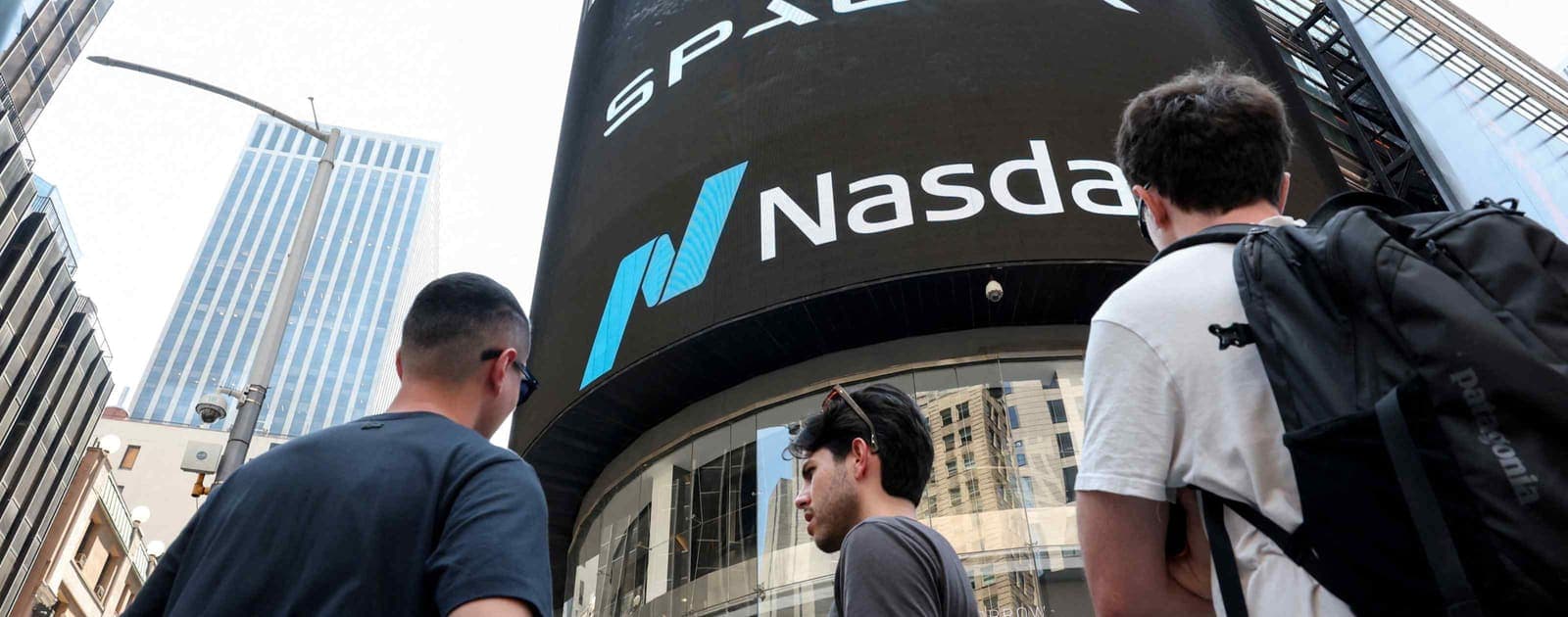 Cracks Emerge in AI's Trillion-Dollar Financing Engine
