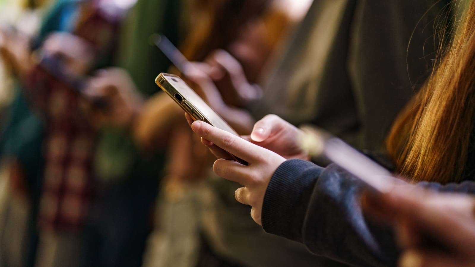 France Moves to Block Social Platforms for Under-15s, Raising Questions on Enforcement