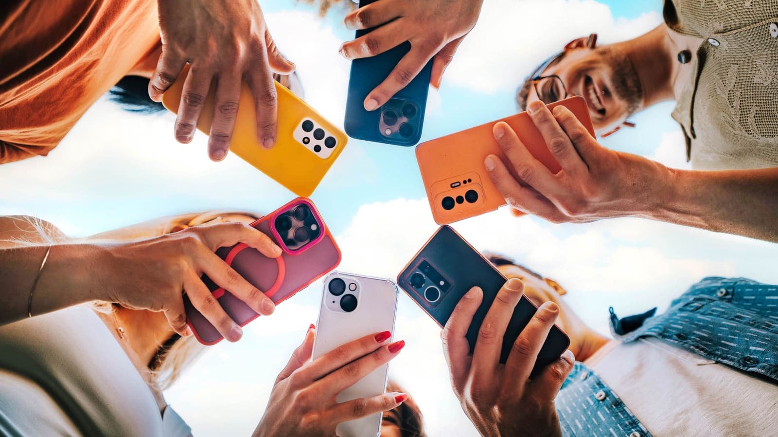 Memory Bottleneck Reshapes Smartphone Market as Sales Slide Six Percent