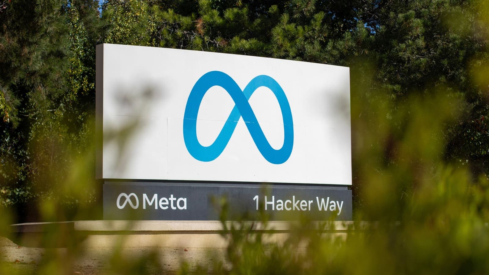 Meta Stands Alone Among Frontier Labs as Pre-Release Review Talks Stall