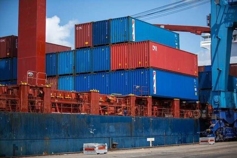 Microsoft Brings Native Linux Containers to Windows Without Third-Party Tools