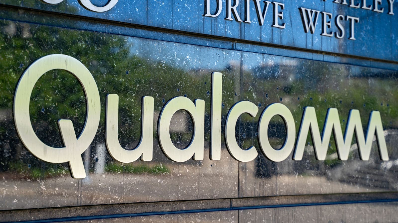 Qualcomm to Lift Chip Prices in September Amid Supply Crunch