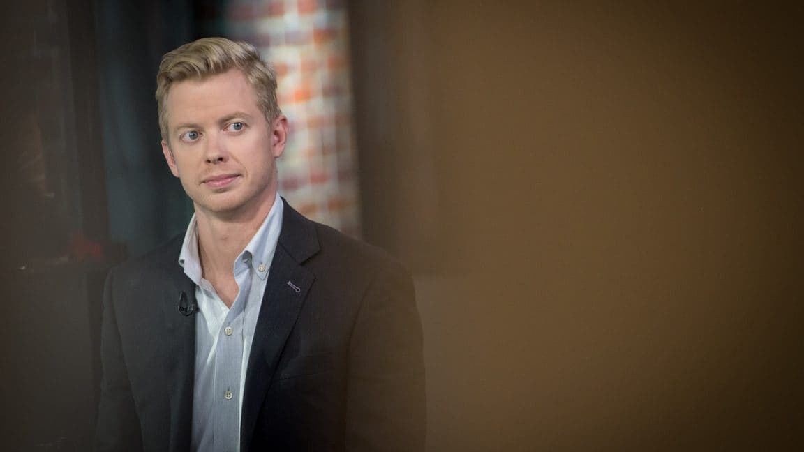 Reddit's CEO Challenges Google Over AI Overviews as Stock Slides