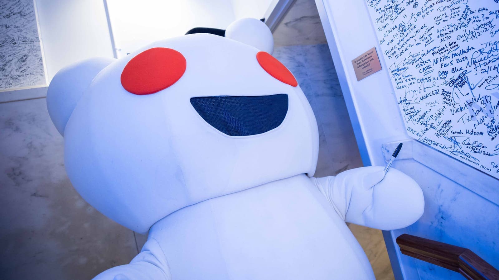 Reddit Signals Fresh Tension Over Search Traffic as AI Summaries Reshape Discovery
