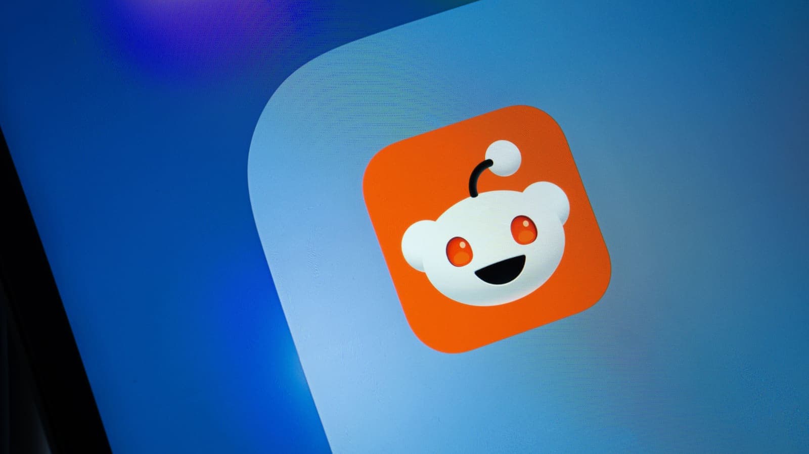 Reddit Tests Audio and Video Playback for Text Threads