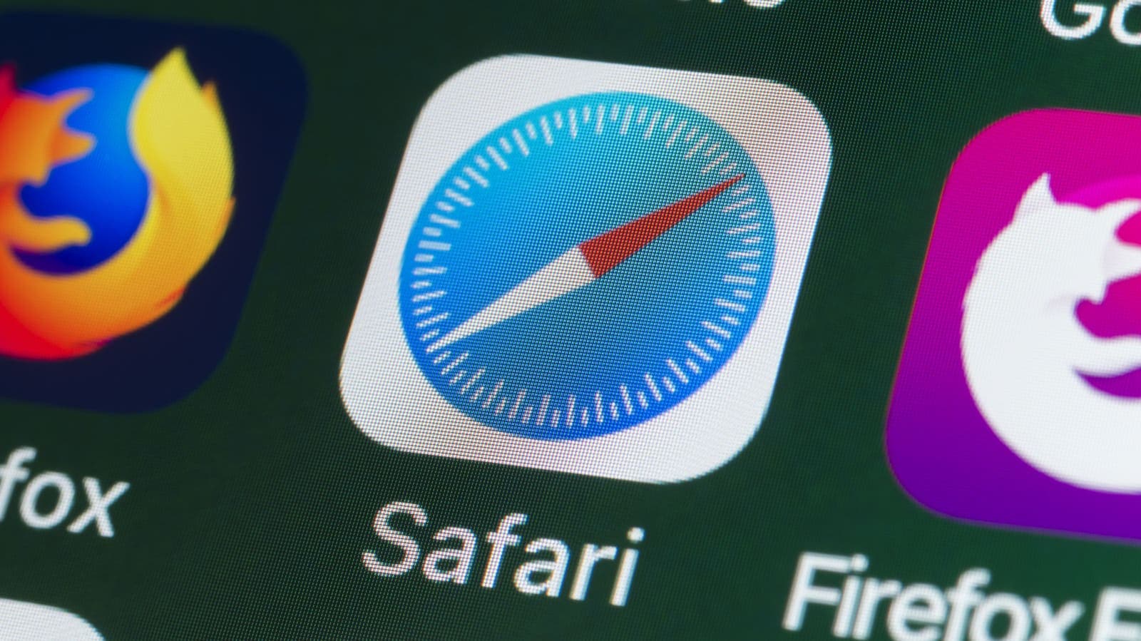 Safari's Private Relay Leaks IP Addresses Through Passkey Authentication