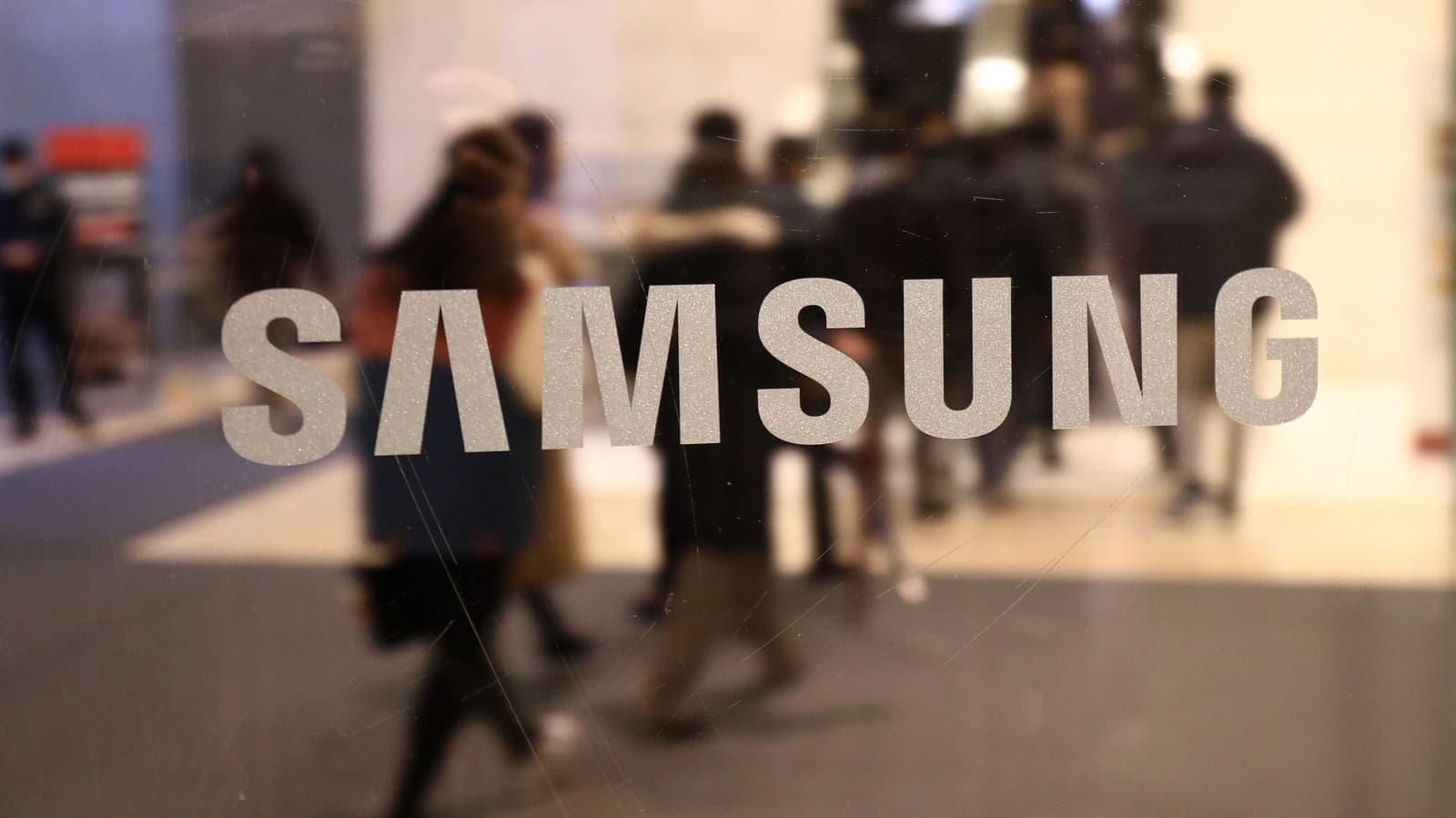 Samsung's Mobile Unit Bleeds $544M as AI Chip Boom Squeezes Handset Margins