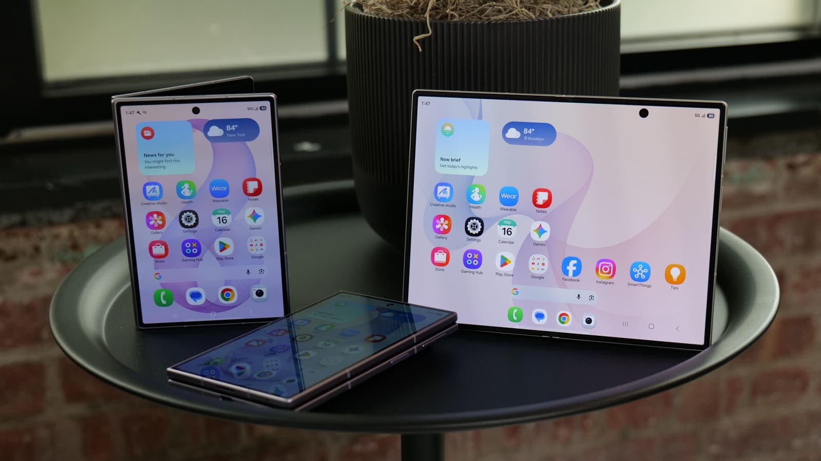 Samsung Widens the Fold 8 and Splits Its Flagship Into Two Tiers