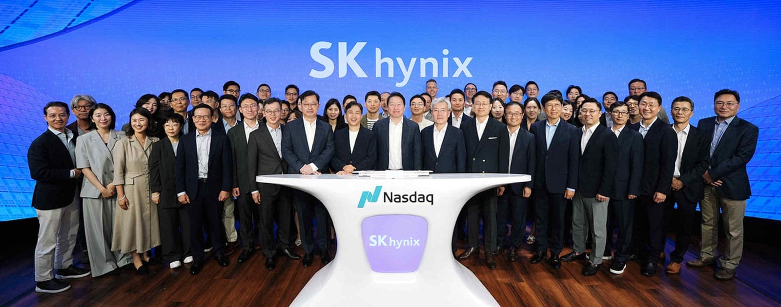 SK Hynix Sheds 15% in Seoul After Record Nasdaq Listing