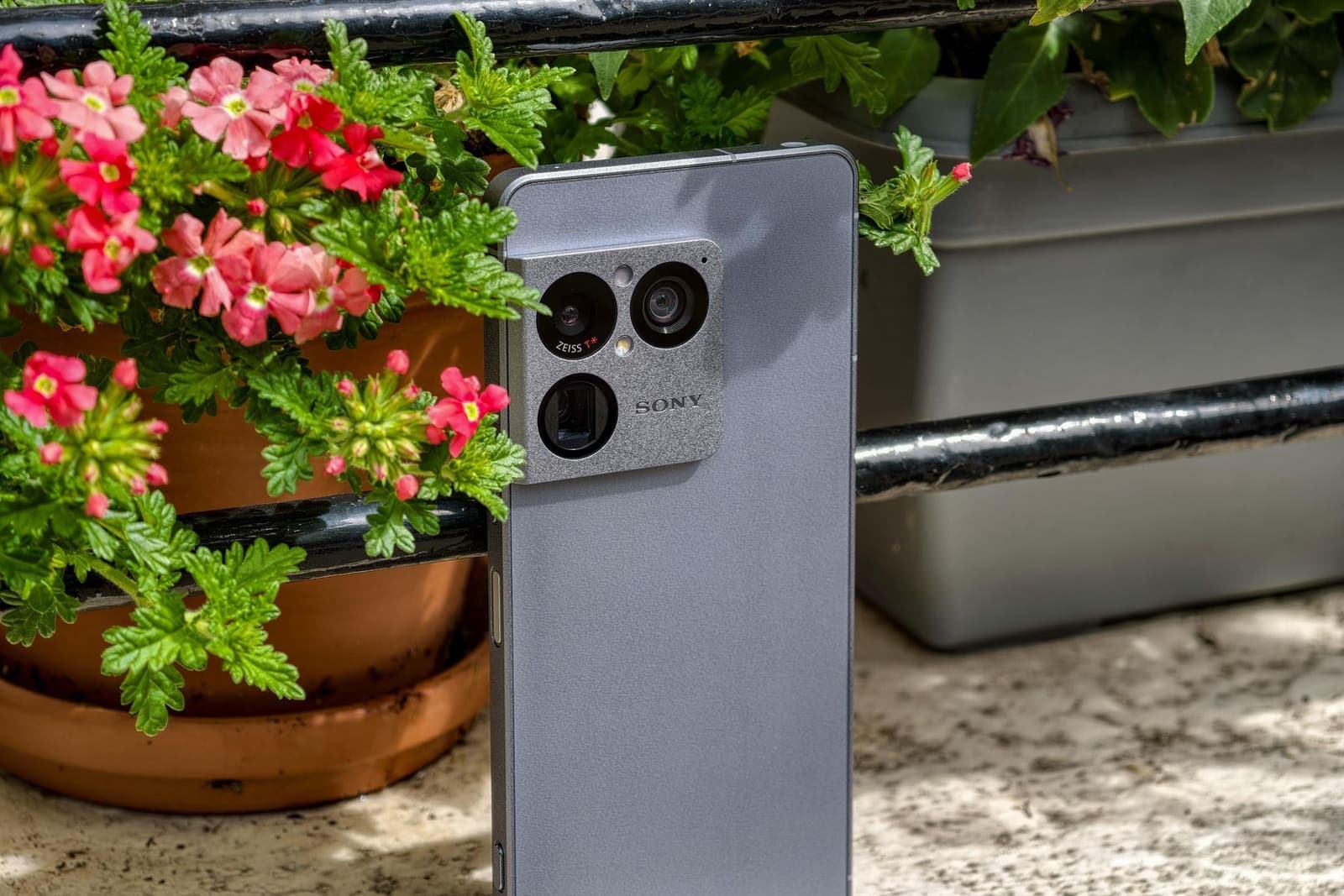 Sony Abandons Zoom Lens in Flagship Xperia Redesign