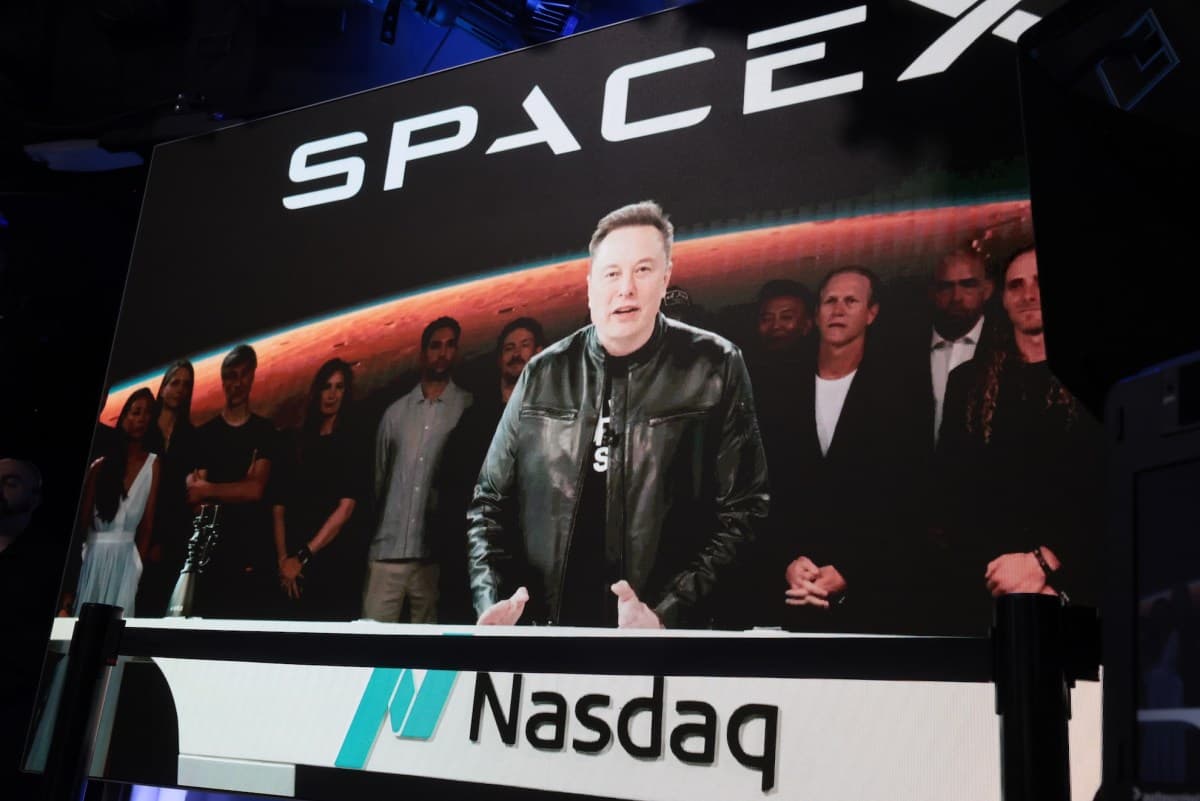 SpaceX Now Outvalues Tesla as Merger Speculation Builds Momentum