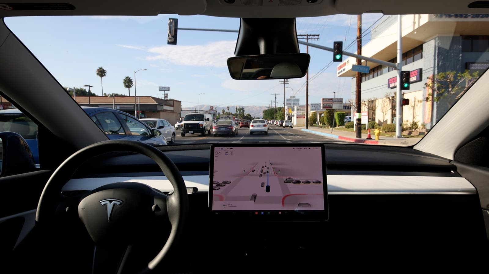 Tesla Safety Manager Alleges 38-to-1 Operator Ratio Led to Crash Mishandling