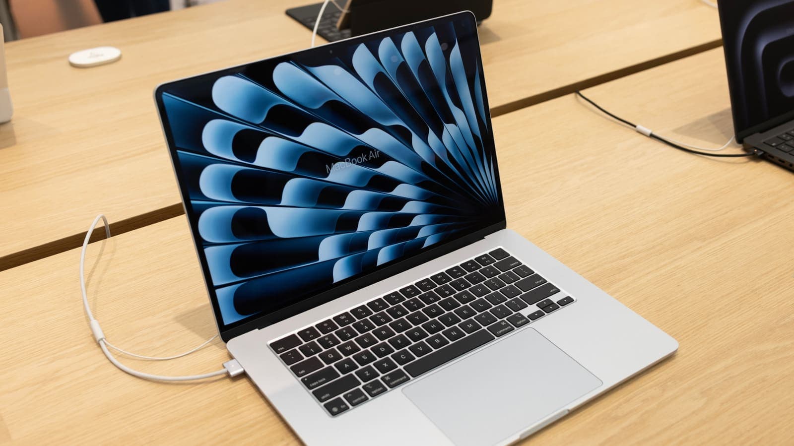 Why Apple's MacBook Air Runs Without a Fan
