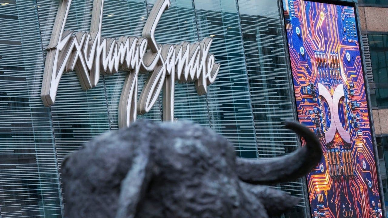 Zhongji Innolight Sets $1.2 Billion Share Buyback Ahead of Hong Kong Listing
